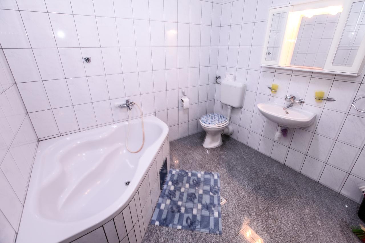 Apartments Dinko Новаля Екстер'єр фото